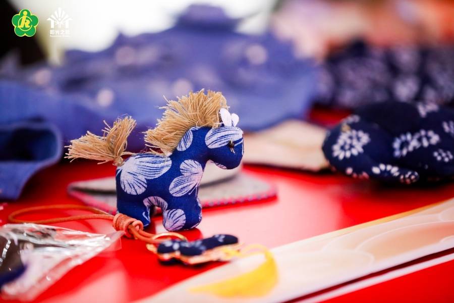 ”公益集市给徐汇西岸带来一片阳光pg电子入口新春来临“阳光之家