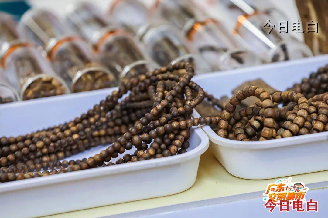 姓家：电白沉香惊艳广东文明集市电子pg一缕千年香韵飘入寻常百(图5)